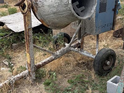 Cement/concrete mixer