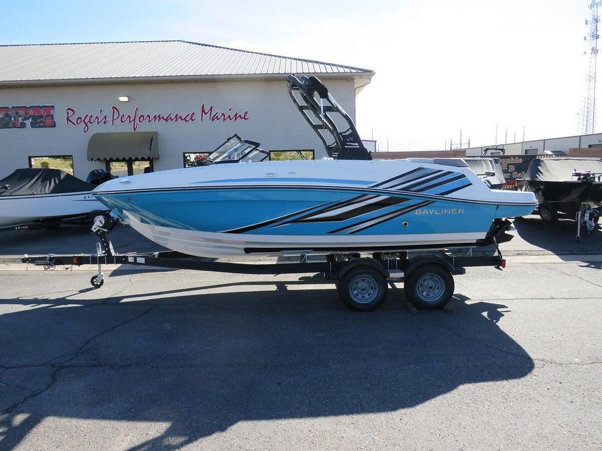 2025 Bayliner VR5 Bowrider