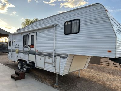 Amazing condition! 1997 Wilderness 30ft fifth wheel trailer.