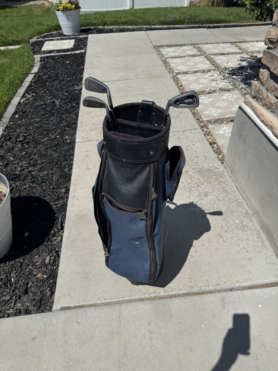 Used Golf Bag and a few left handed clubs