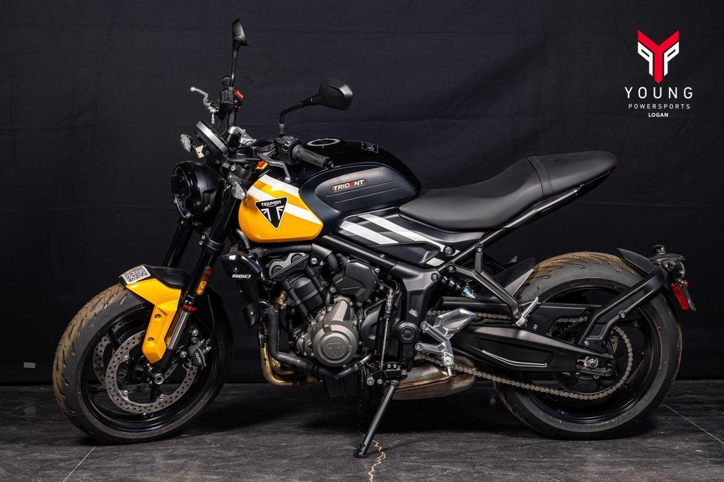 2025 Triumph Trident 660 Cosmic Yellow/Sapphire Black