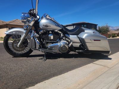 2014 Harley-Davidson Road King 29k Miles, Silver, Saddlebags, Ape Hangers