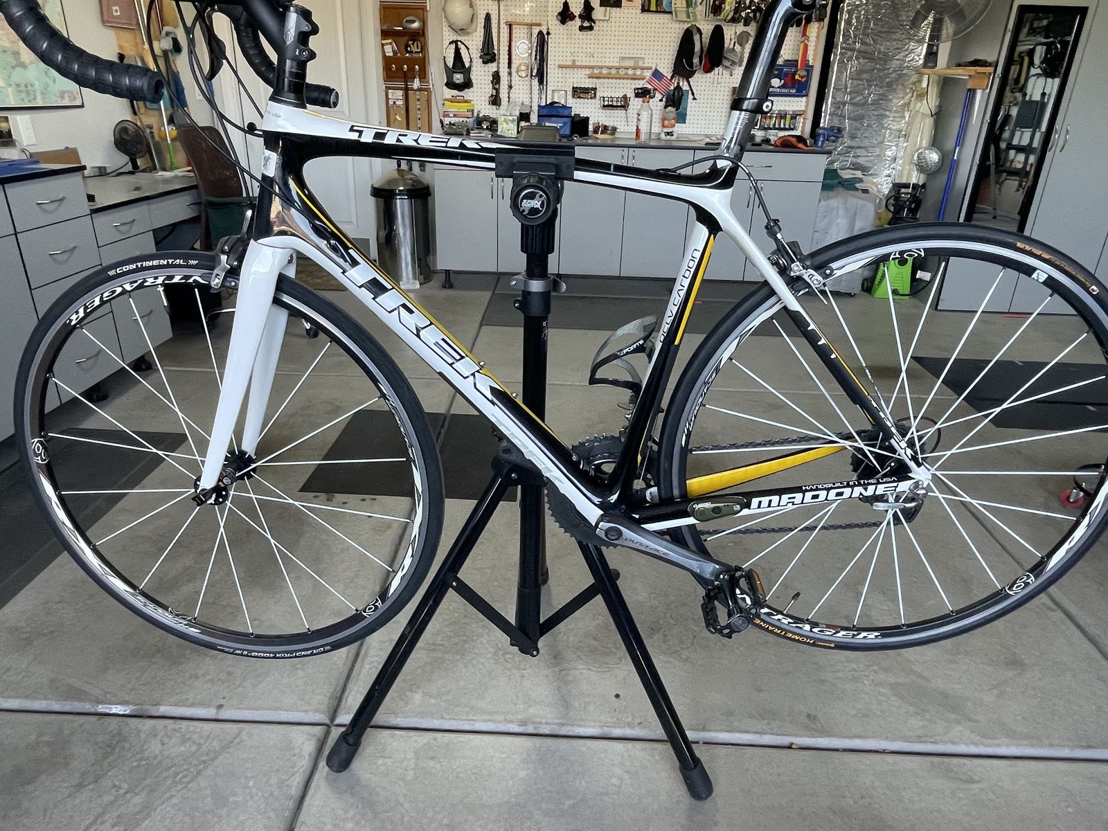 TREK MADONE MEDIUM FRAME ROAD BIKE Full Carbon Frame, Full BONTRAGER Componets,  LANCE ARMSTRONG COMMEMORATIVE