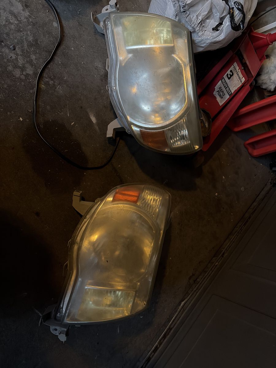Stock toyota Tacoma Headlights 2005-2012