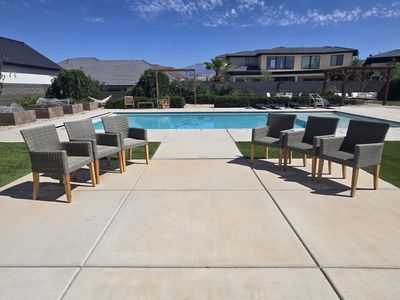 Set of 6 patio rattan chairs
