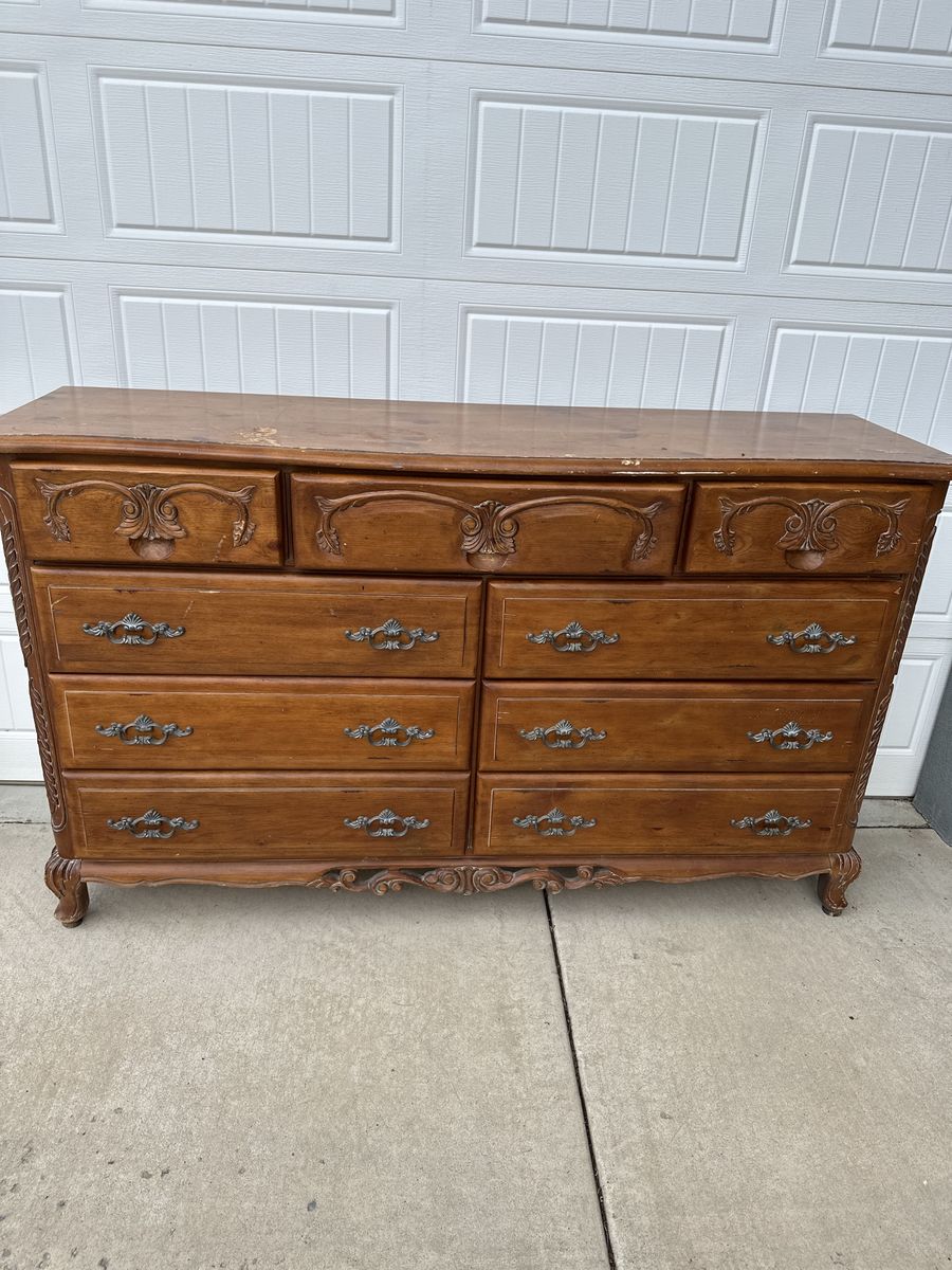 Vintage French Provincial Style 9-Drawer Dresser - Ornate Wood Carvings & Antique Hardware