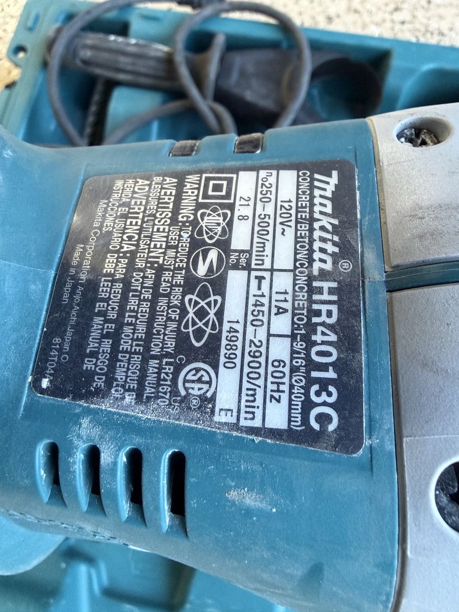 Makita HR4013C 1-9/16" AVT Rotary Hammer Drill with Case