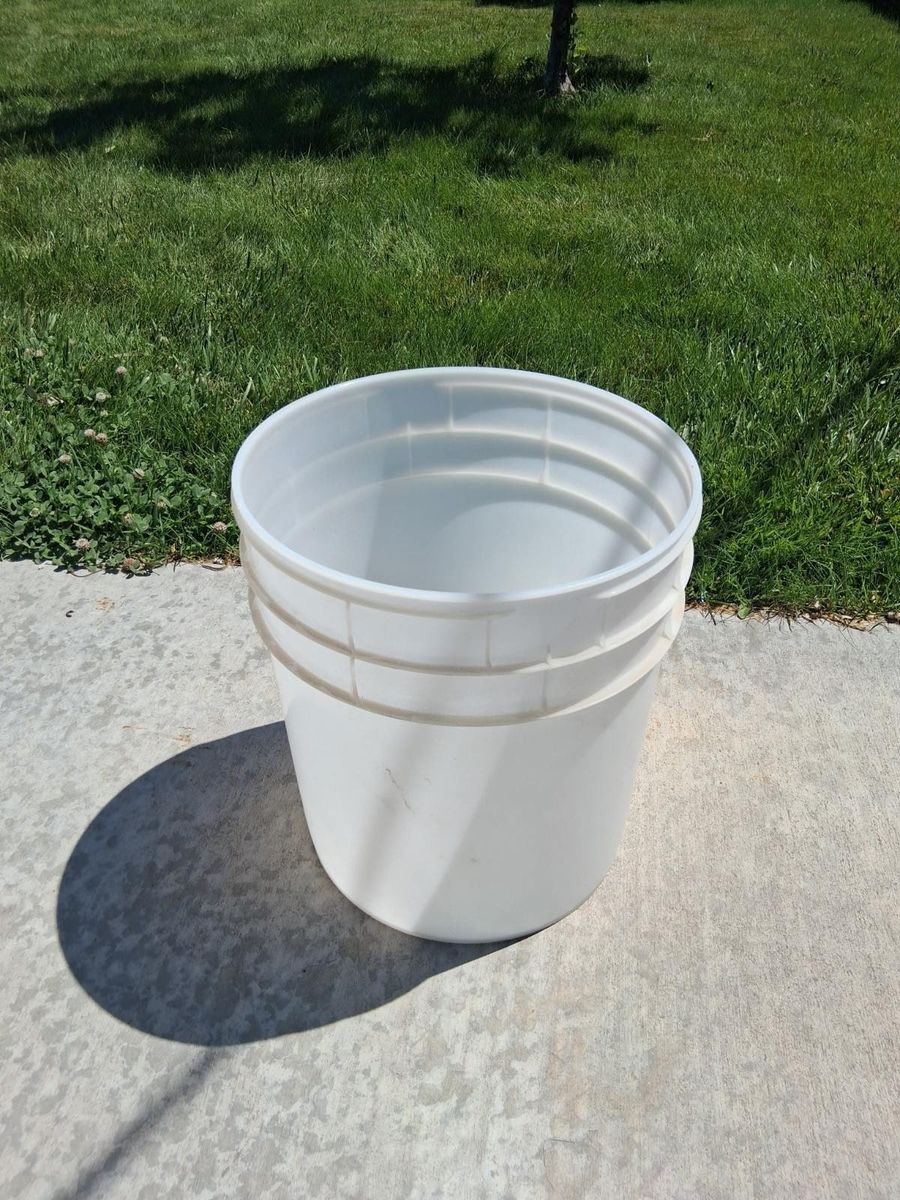 Used White Plastic 5 ish Gallon Buckets