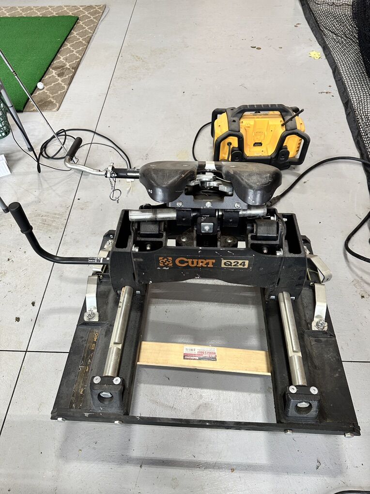 Curt Q24 Sliding Hitch Ford Puck