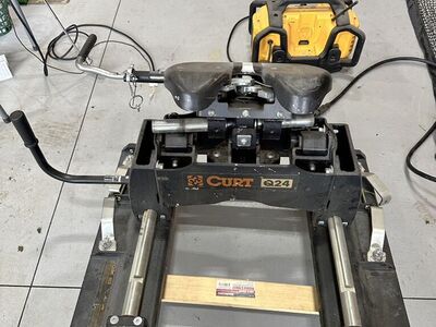 Curt Q24 Sliding Hitch Ford Puck