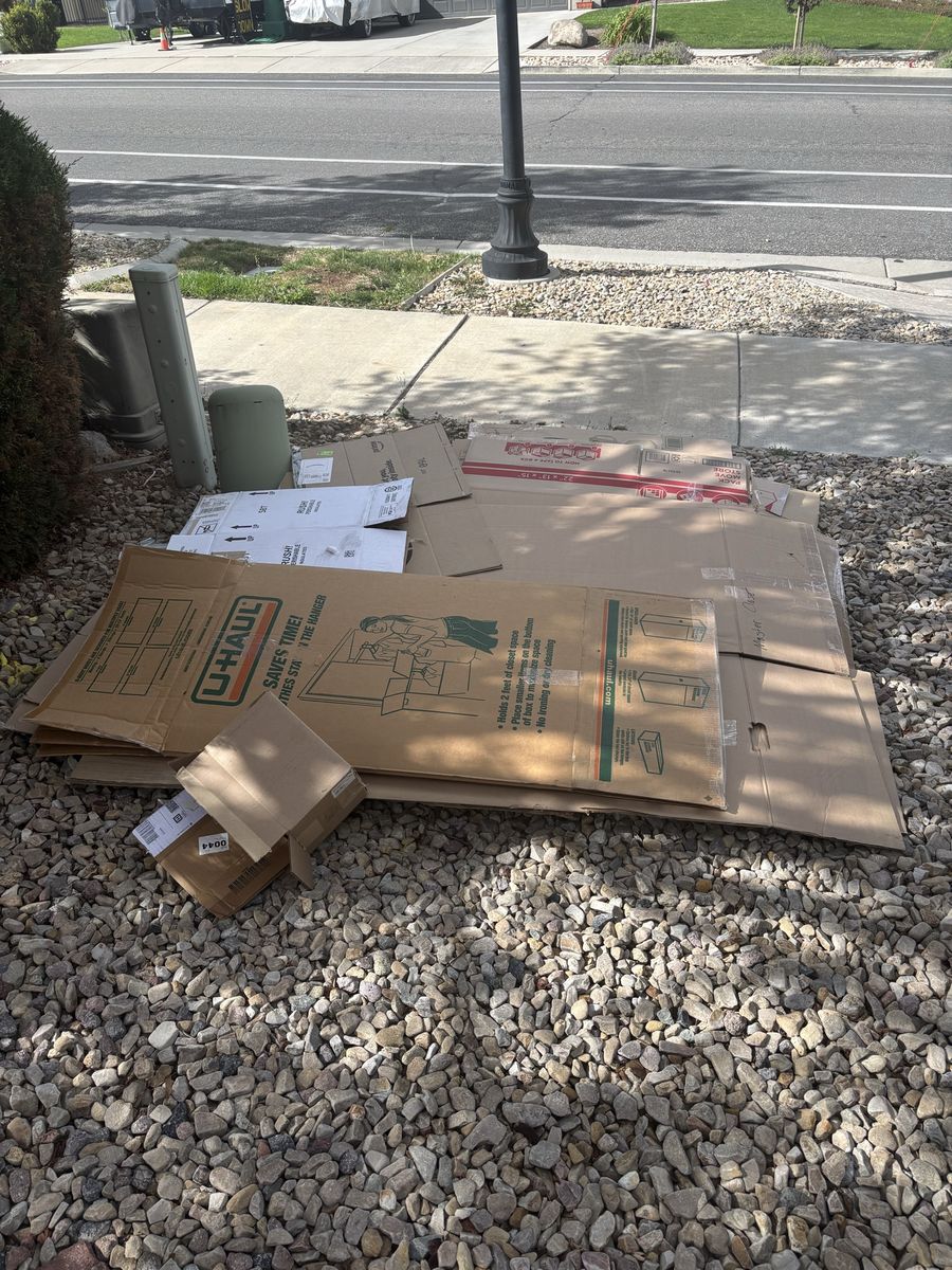 Free moving boxes and wardrobe boxes