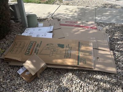 Free moving boxes and wardrobe boxes
