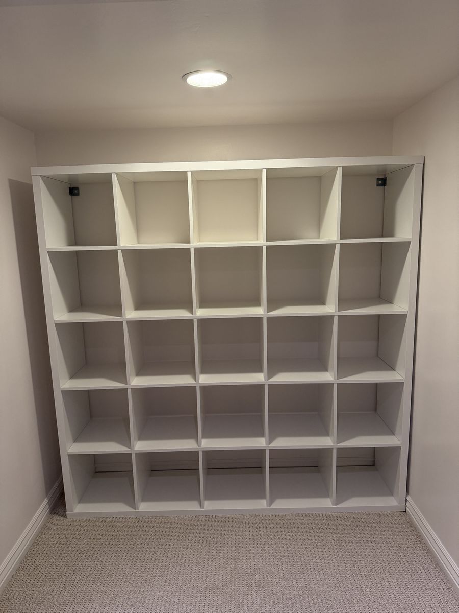 Ikea kallax 5x5  like new, and assembled