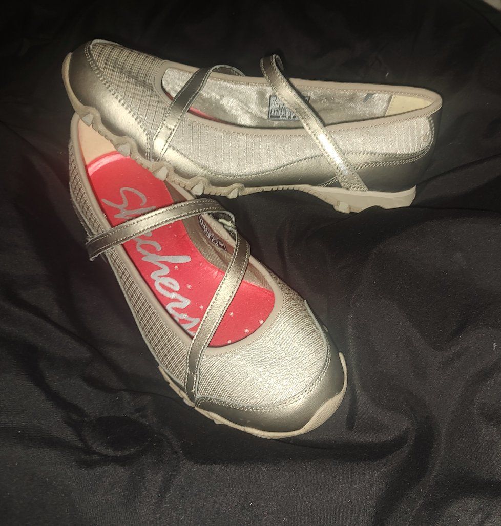 Skechers Women's Silver Mary Jane Style Shoes - Size 8.5, Machine Washable