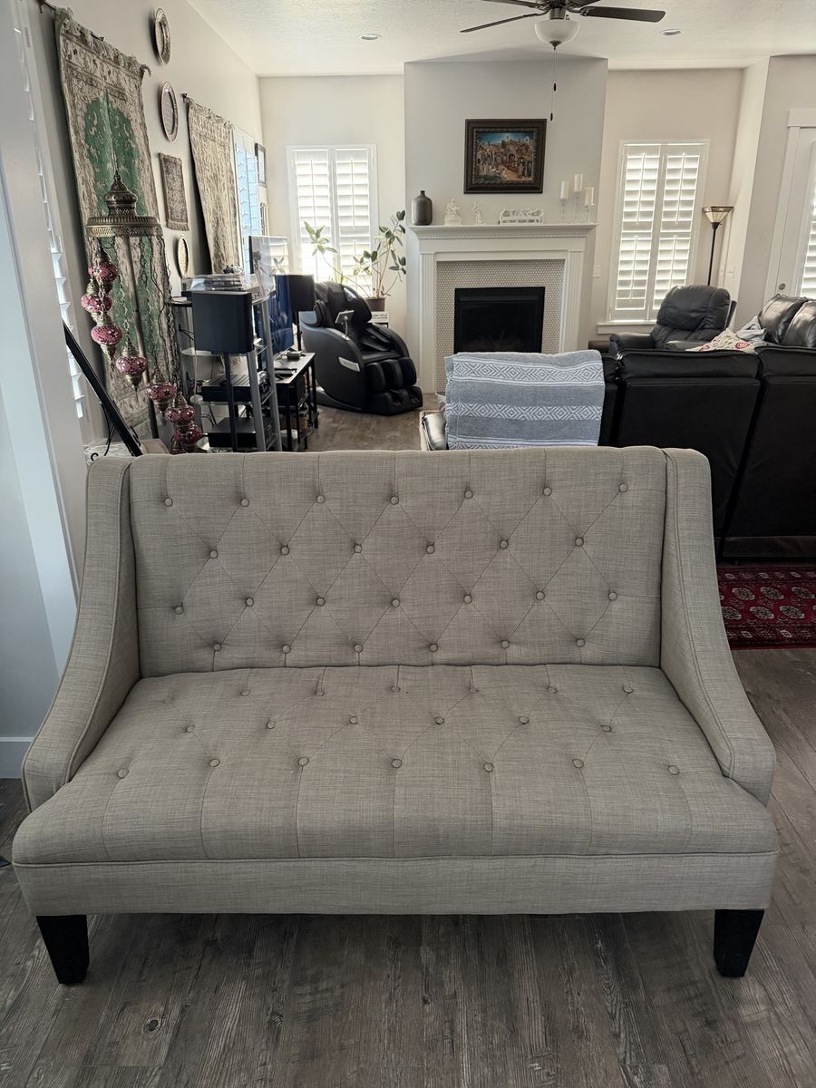 Elegant Beige Tufted Fabric Settee - Like New Condition