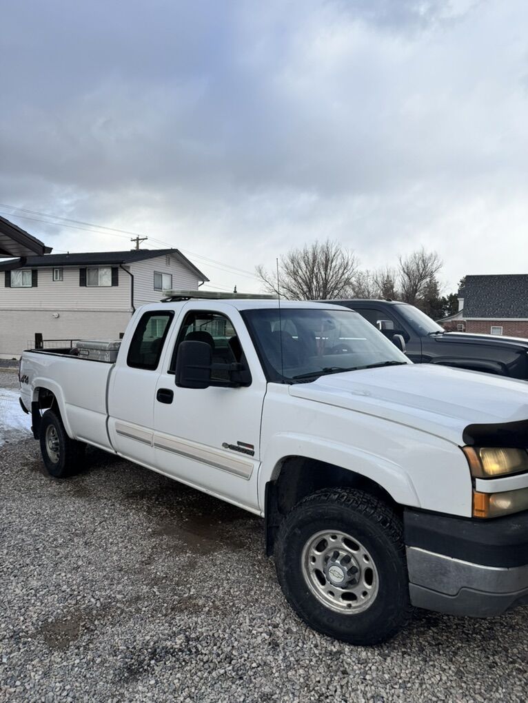 2005 LLY Duramax w/ Fresh Headgaksets/Studs
