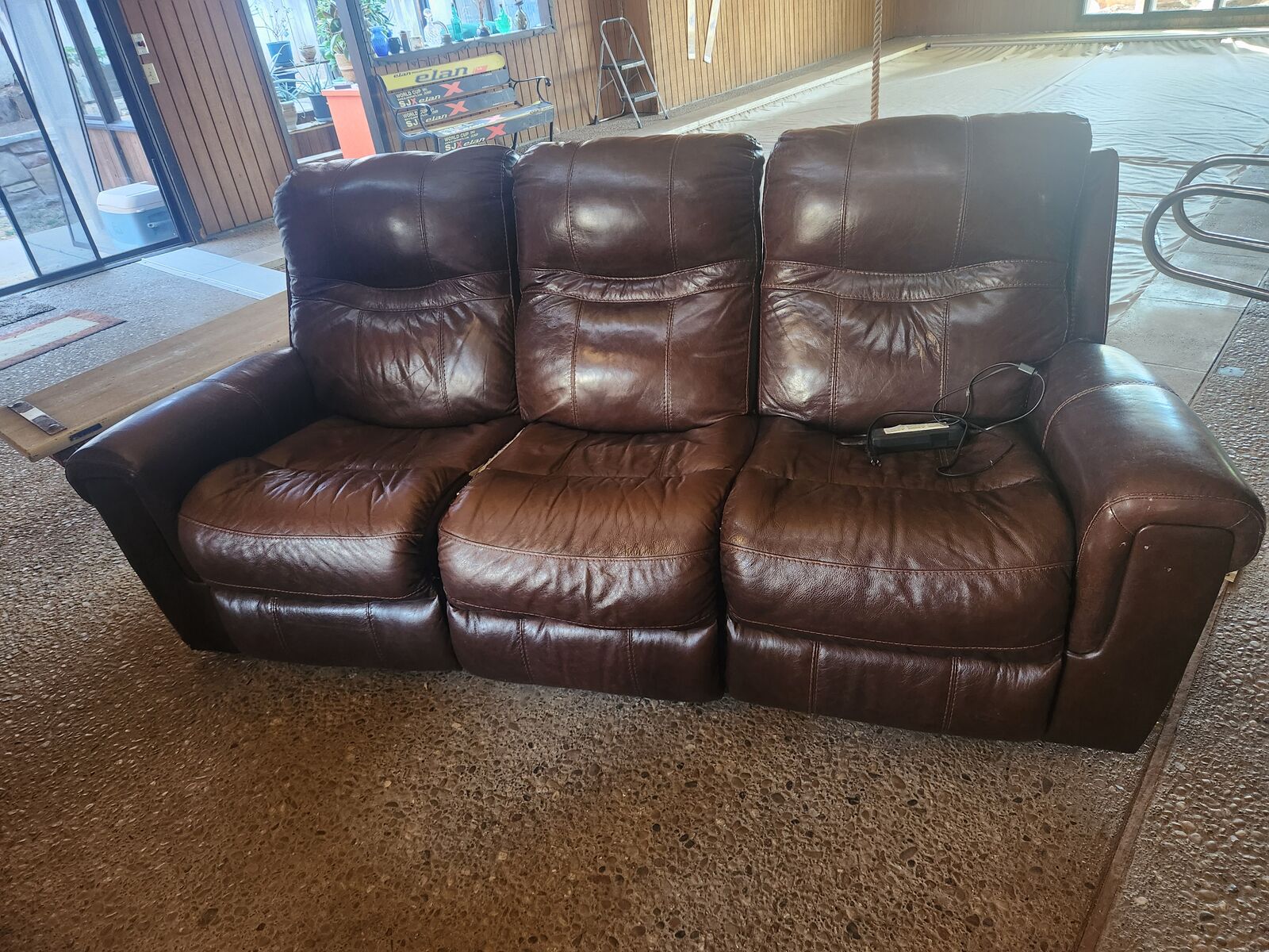 Reclining sofa