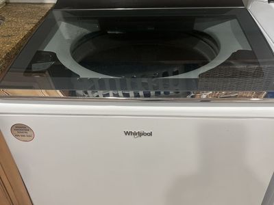 Whirlpool Top Load Washing Machine - Needs Repair (Wobbly Drum)