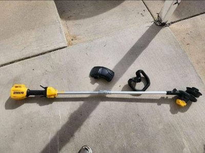 Dewalt 20V MAX Battery Powered String Trimmer