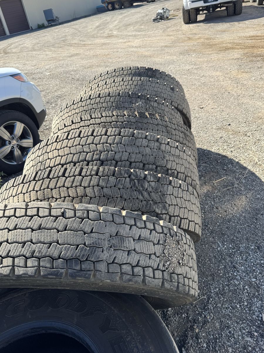 12 R 22.5 Tires