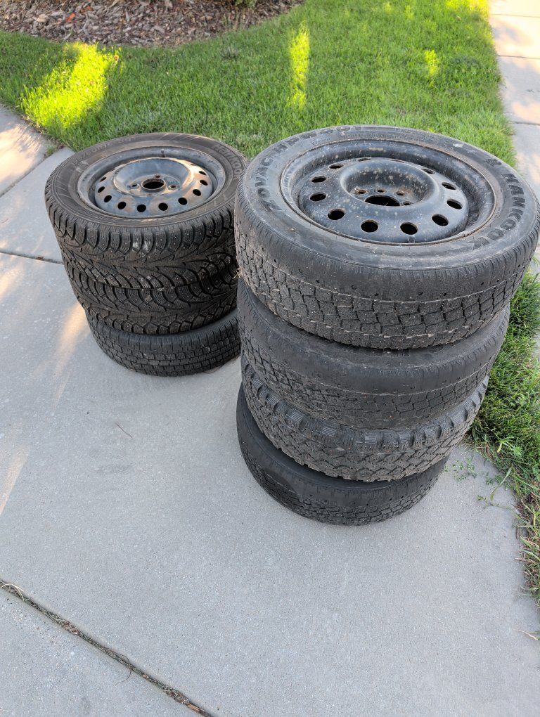 Used Hankook Winter I*Pike 195/60R15 88T Tires on Steel Rims (Set of 7)