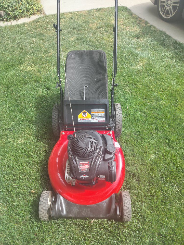 Yard Machines 21" push lawnmower