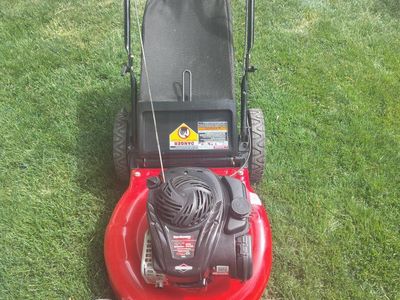 Yard Machines 21" push lawnmower