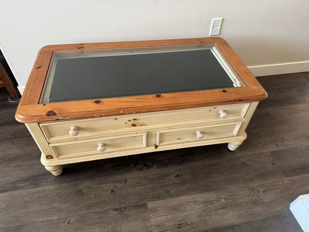 Broyhill coffee Table