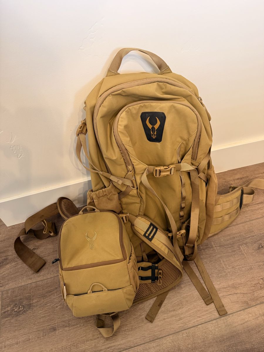 Badlands ATX 16 Backpack & Bino XR Pro Harness - Coyote