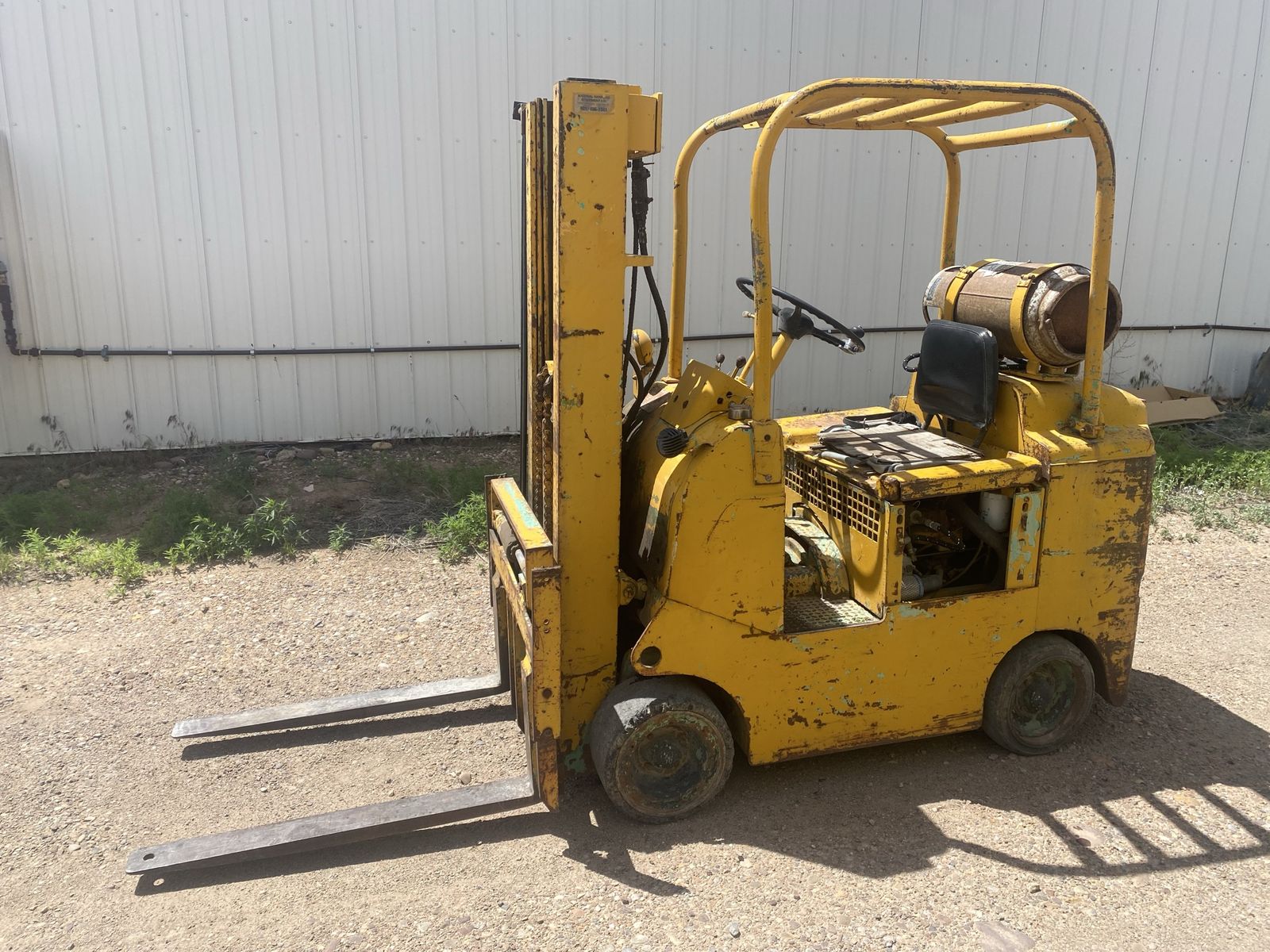 Tow motor Forklift