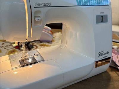 Brother Pacesetter PS-1250 Sewing Machine with Accessories