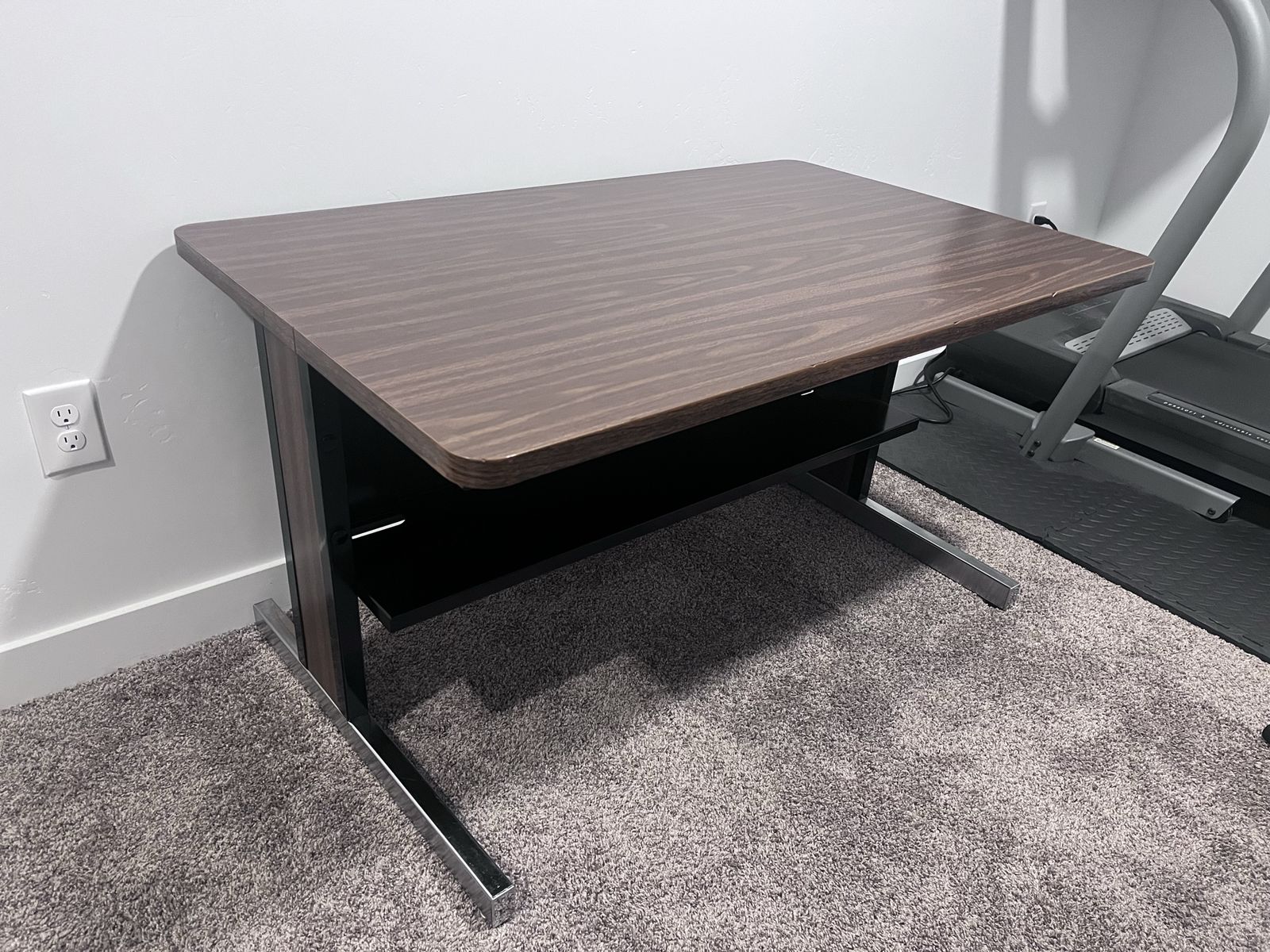 Sturdy Metal Base Desk 30x48