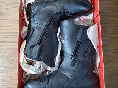 Daytona Road Star GoreTex Motorcycle Boots Size 48 Wide (13.5 / 14 W US) - Brand New in Box!