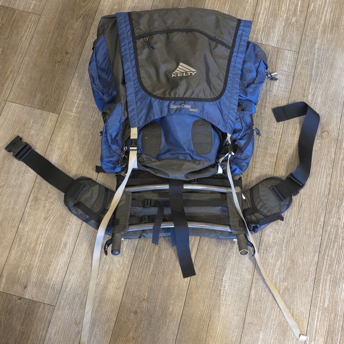 KELTY Large External Metal Frame Backpack Sierra Crest 3900ST Lots of Storage Light