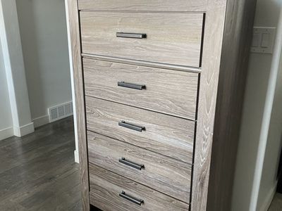 Ashley 5 Drawer Chest Dresser