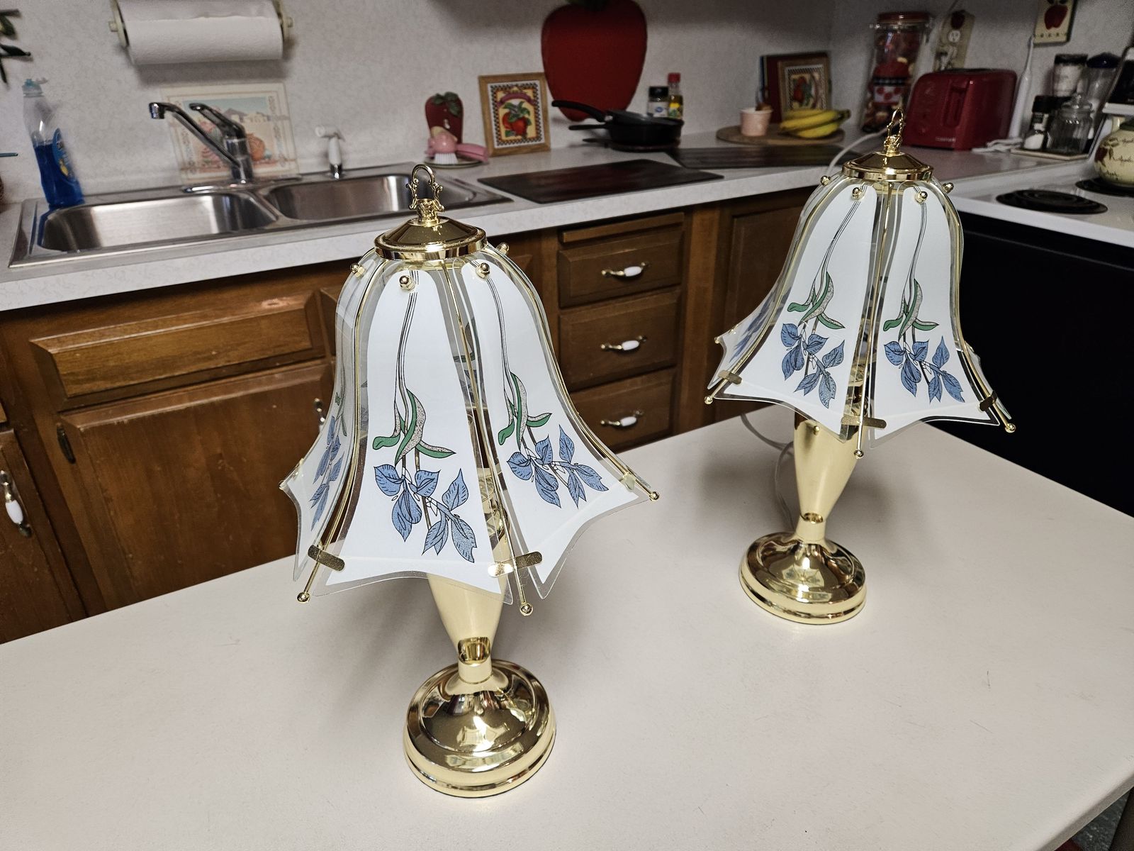 Beautiful Floral and Gold Touch Lamps Vintage Style