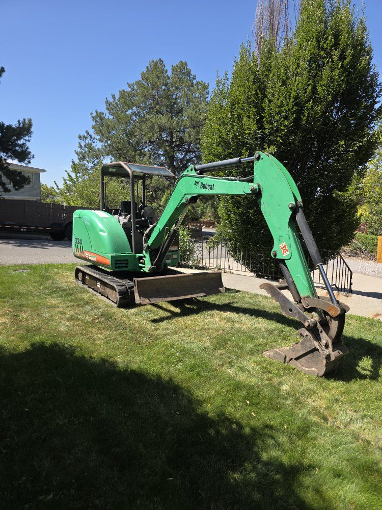 Bobcat 334, tons of extras, Auger Attachment, multiple buckets, mini excavator