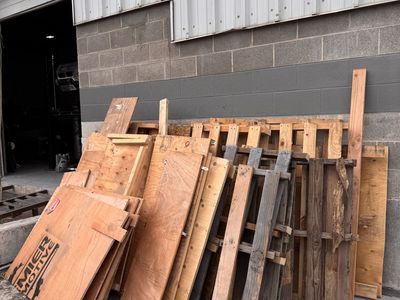 FREE Wood Pallets/Firewood