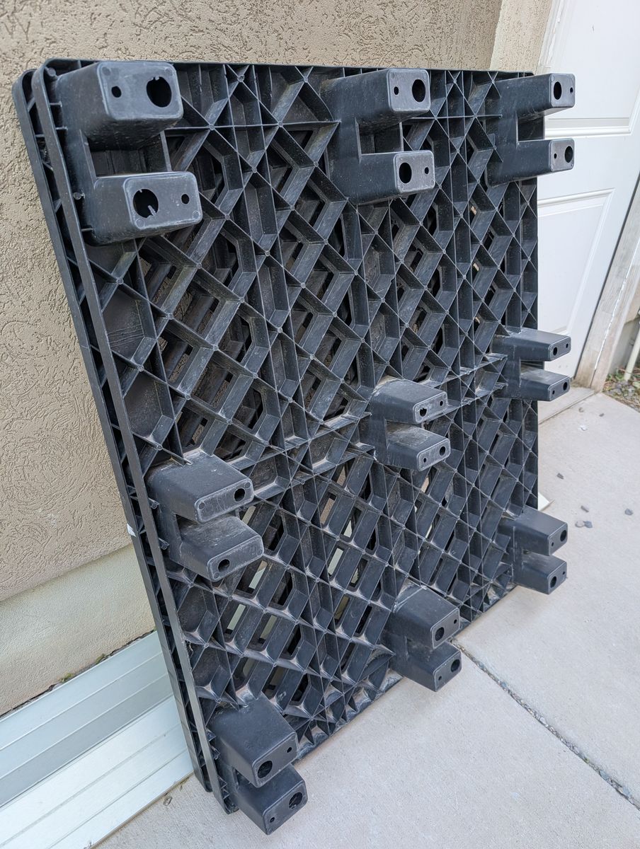 Plastic pallet