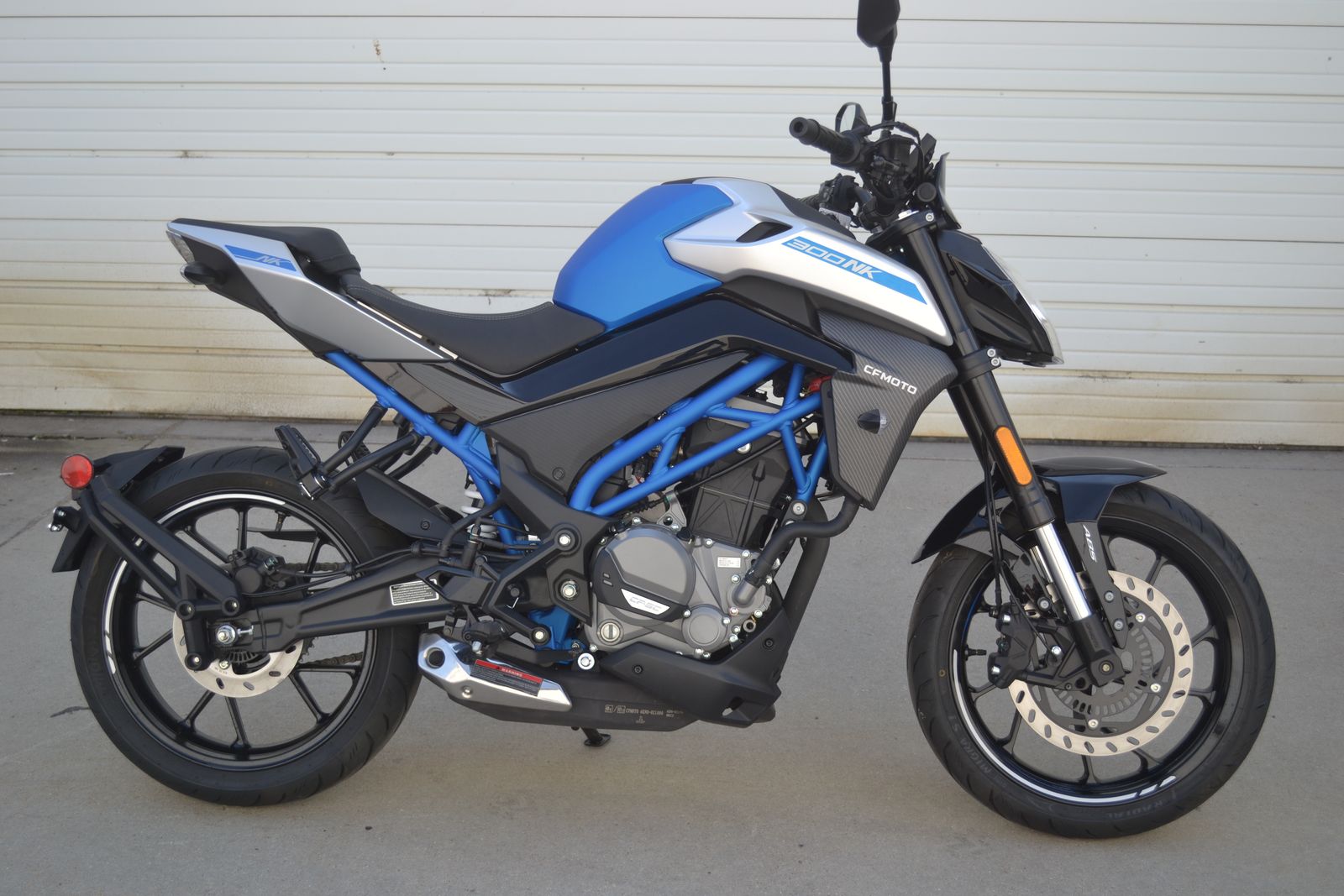 2023 CF Moto 300NK - NEXT TO NEW - GREAT GAS MILAGE - CFMoto Ninja 300 NK