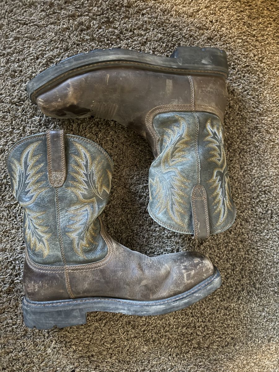 Size 11 Ariat Steele toe work boots