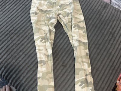 Cat & Jack Green Camouflage Leggings Size L 10/12