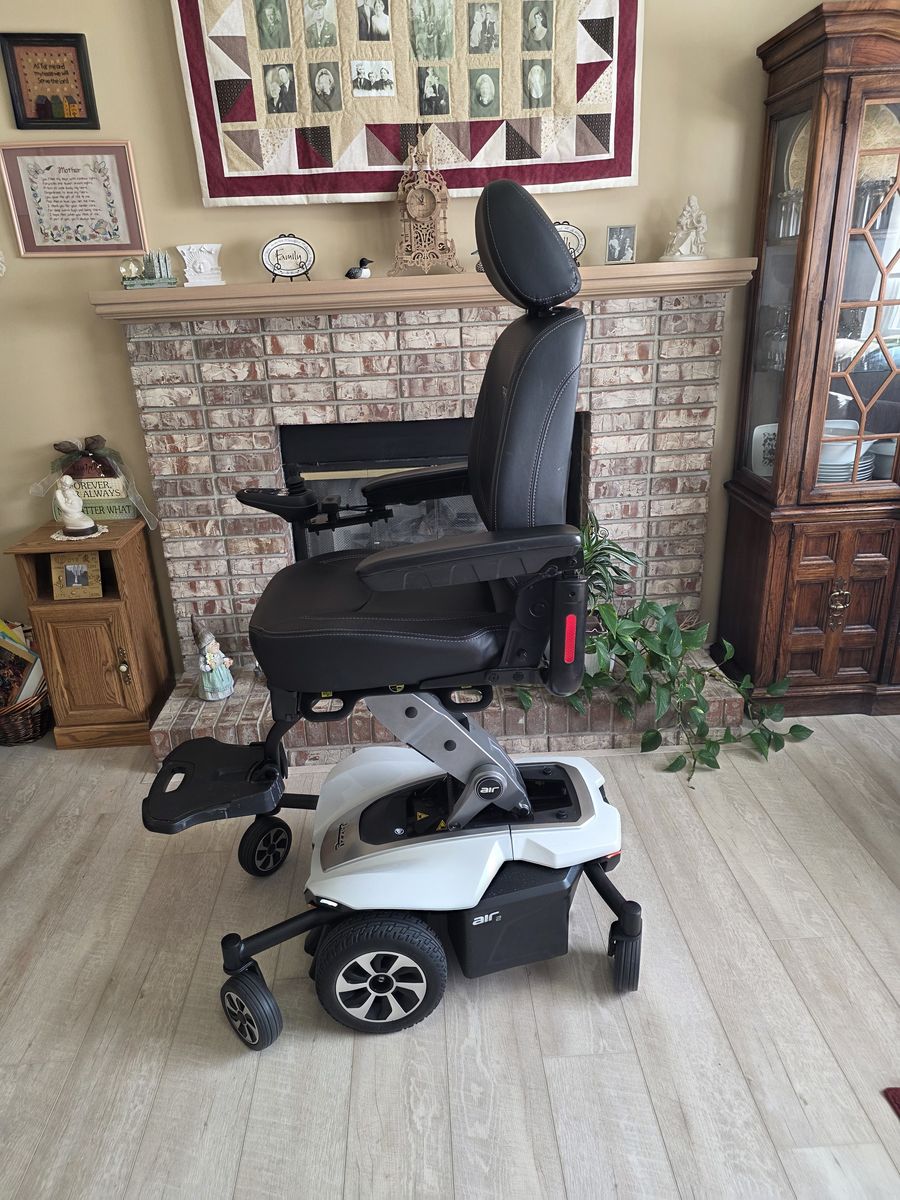 Pride Jazzy Air 2 Elevating Wheelchair