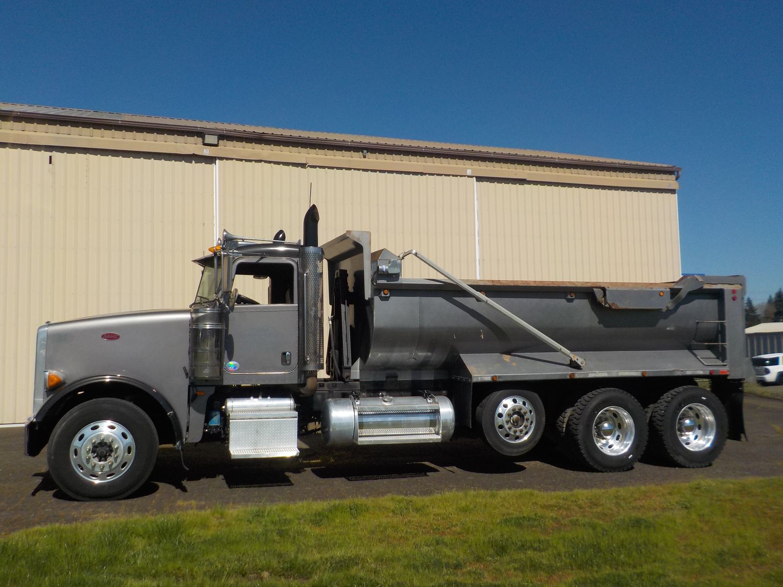 2012 PETERBILT 367 DUMP TRUCK
