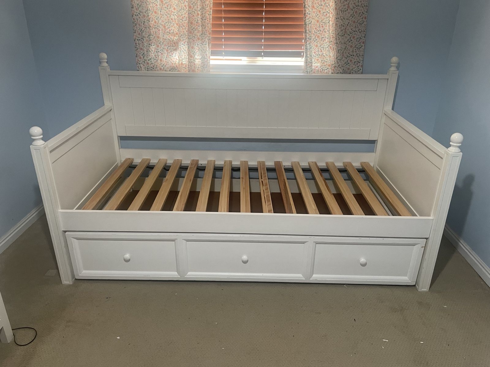 Cute White Trundle Bed