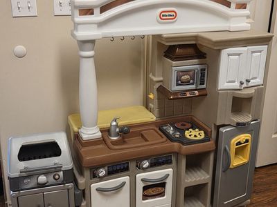 Little Tikes Sizzle N Serve, Grocery Cart, Basket, & Food