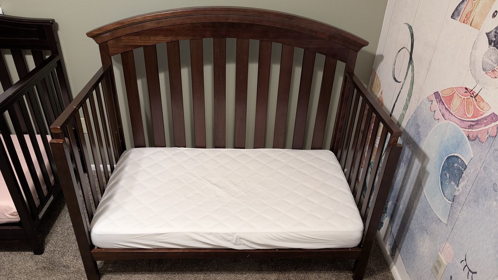 Convertible crib/toddler bed