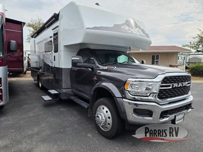 Used 2025 Dynamax isata 5 30FW