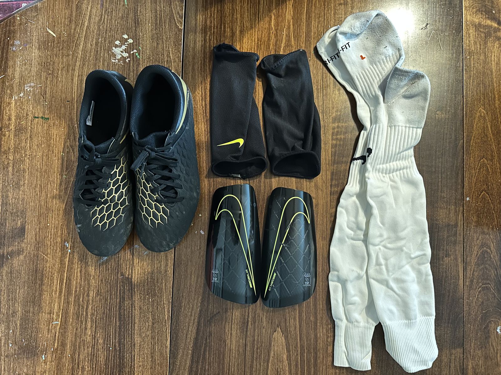 Nike Phantom 3 Club FG unisex soccer shoe, size 8 women w/ shin guards and socks