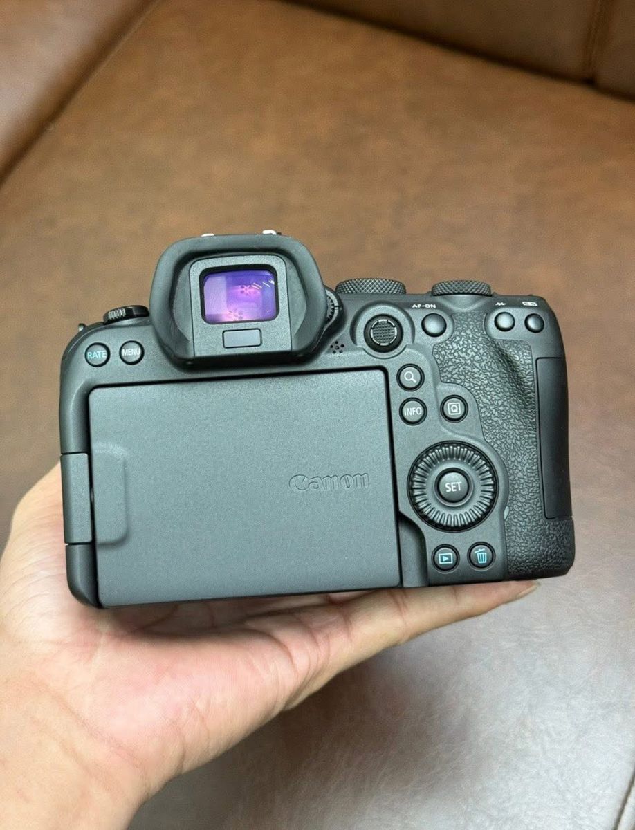 Canon R6 9k shots, generic adapter and 2 ef lenses included